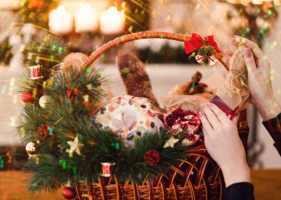 Preparación de cajas y cestas navideñas